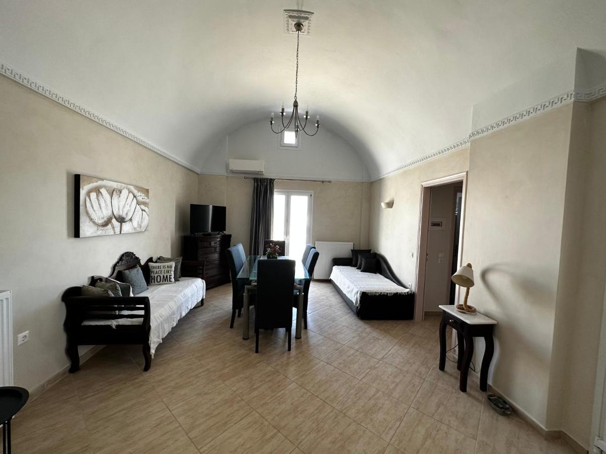 Veldi Art - Kamari Beach Apartment Тира Экстерьер фото