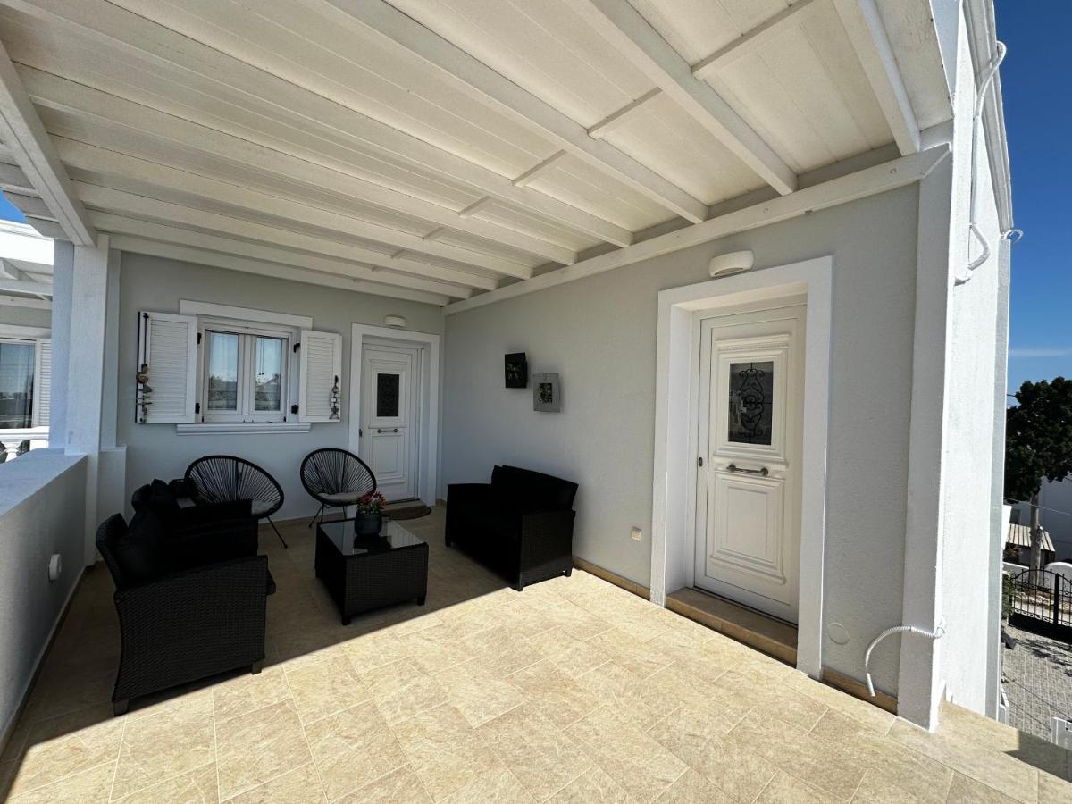 Veldi Art - Kamari Beach Apartment Тира Экстерьер фото