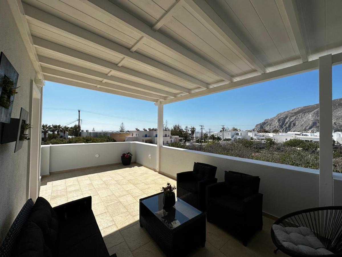 Veldi Art - Kamari Beach Apartment Тира Экстерьер фото