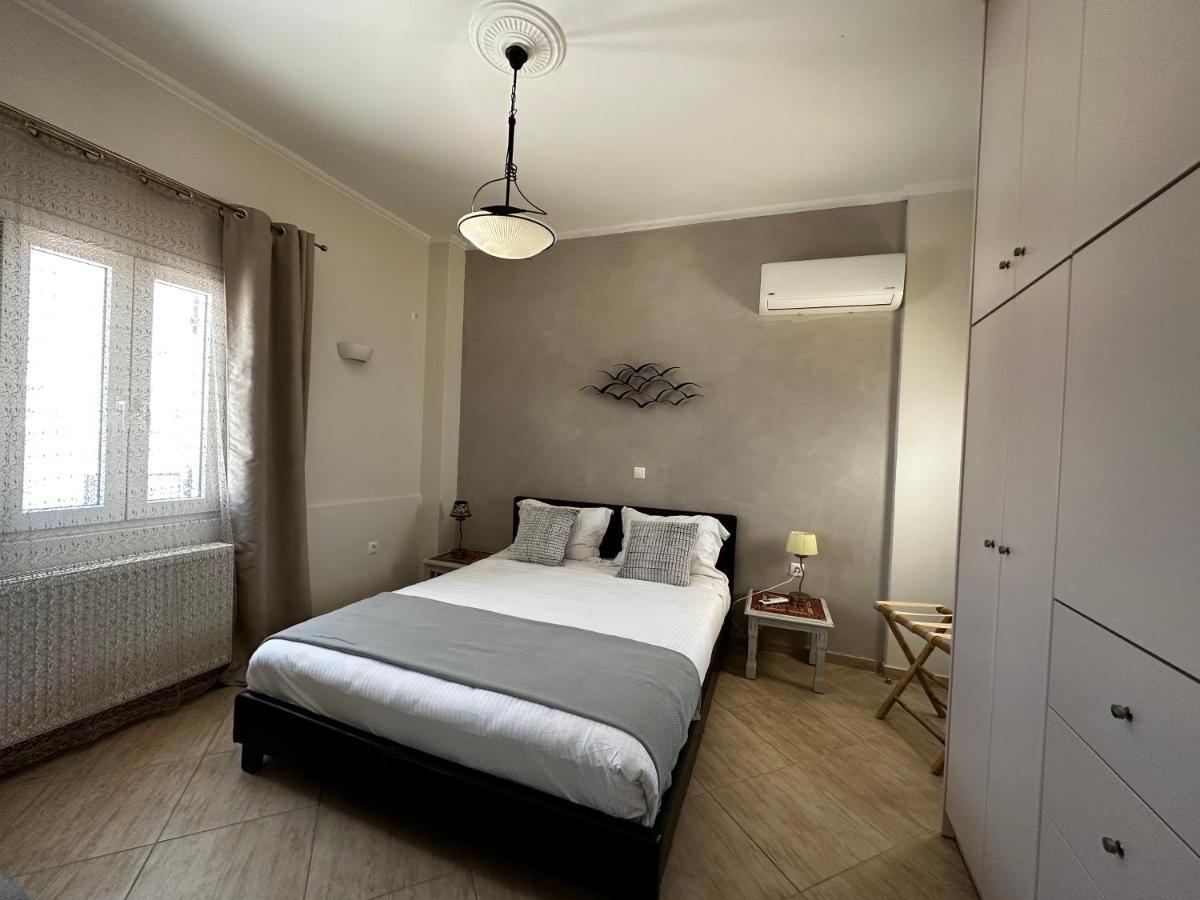 Veldi Art - Kamari Beach Apartment Тира Экстерьер фото