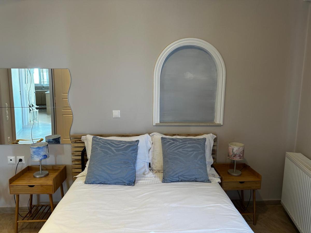 Veldi Art - Kamari Beach Apartment Тира Экстерьер фото