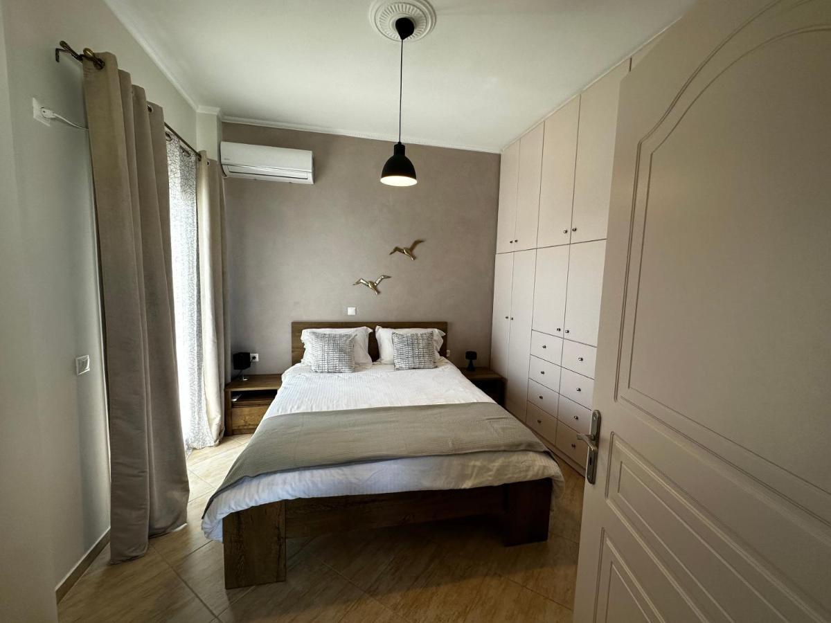 Veldi Art - Kamari Beach Apartment Тира Экстерьер фото