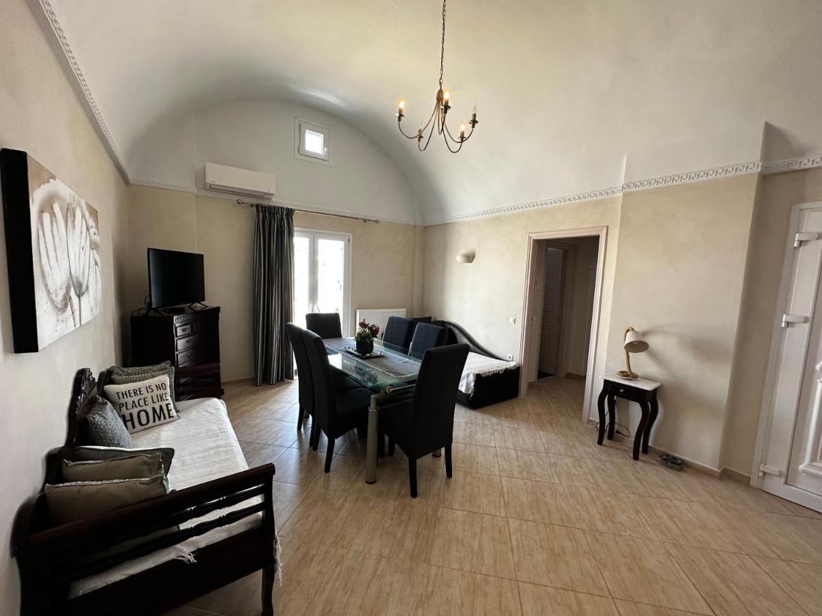 Veldi Art - Kamari Beach Apartment Тира Экстерьер фото