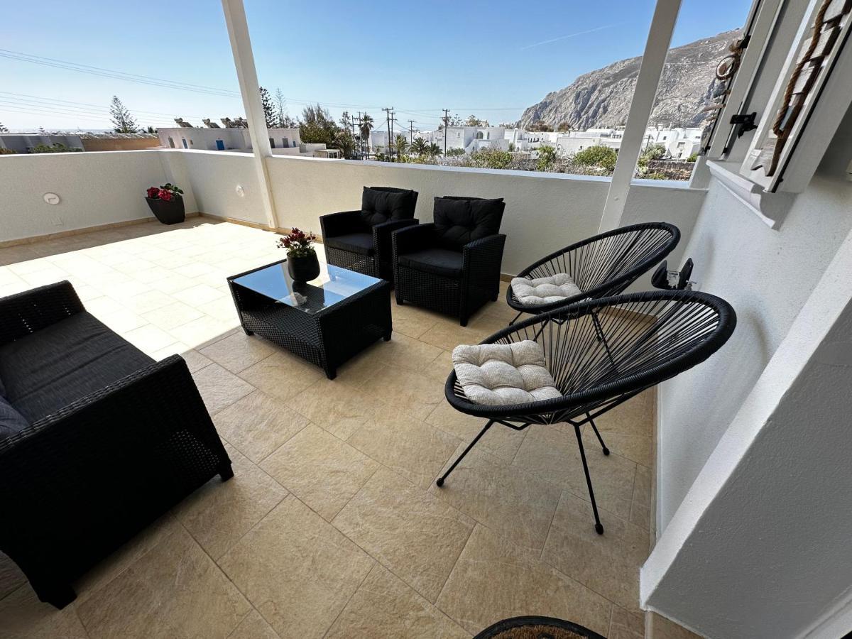 Veldi Art - Kamari Beach Apartment Тира Экстерьер фото