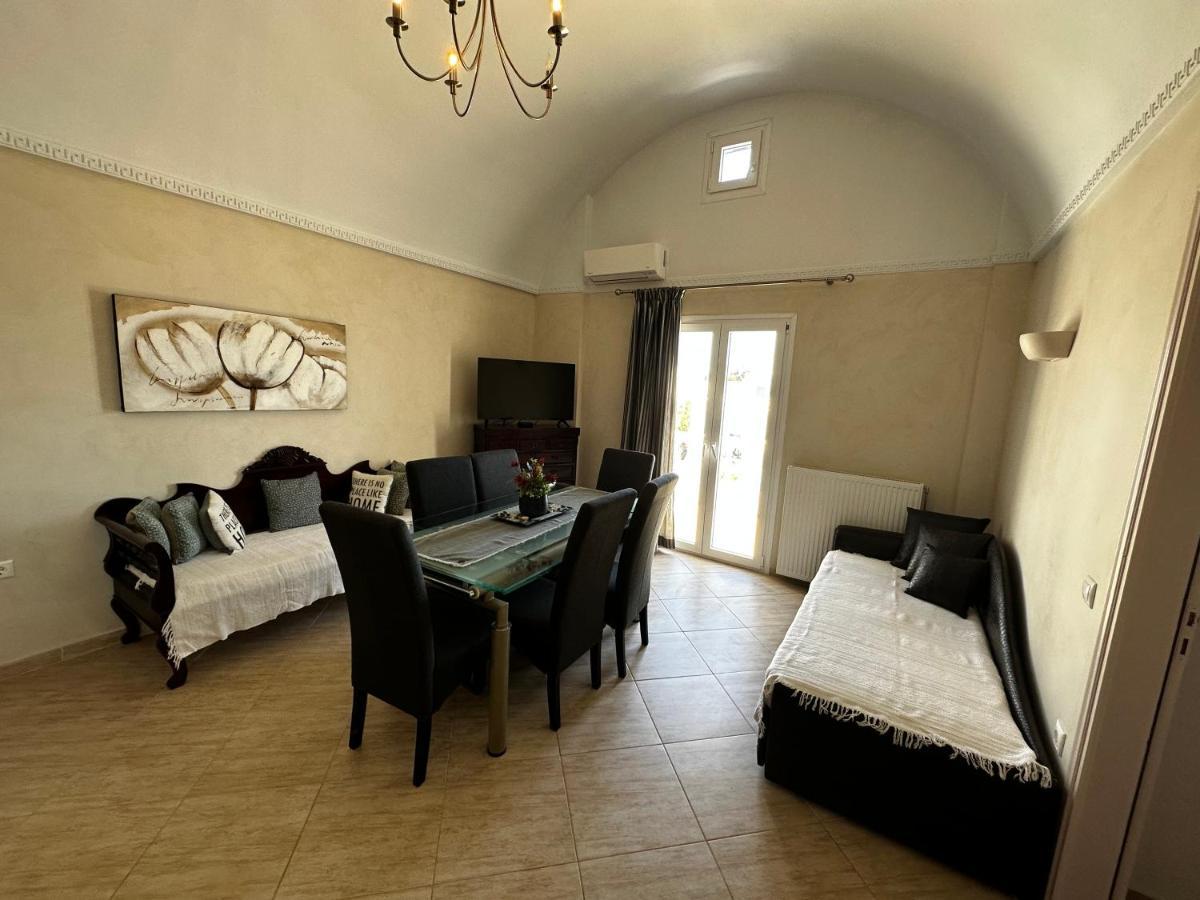 Veldi Art - Kamari Beach Apartment Тира Экстерьер фото