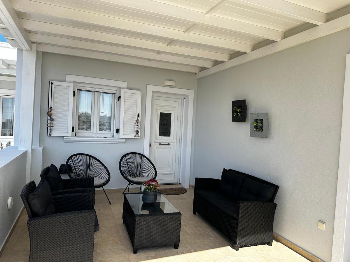 Veldi Art - Kamari Beach Apartment Тира Экстерьер фото