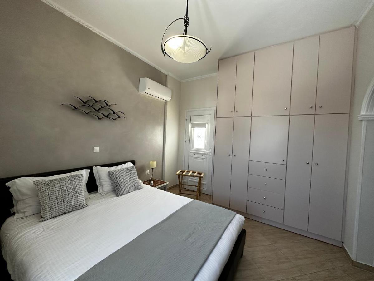 Veldi Art - Kamari Beach Apartment Тира Экстерьер фото