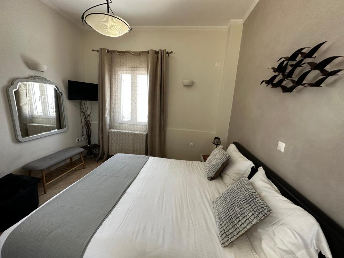 Veldi Art - Kamari Beach Apartment Тира Экстерьер фото