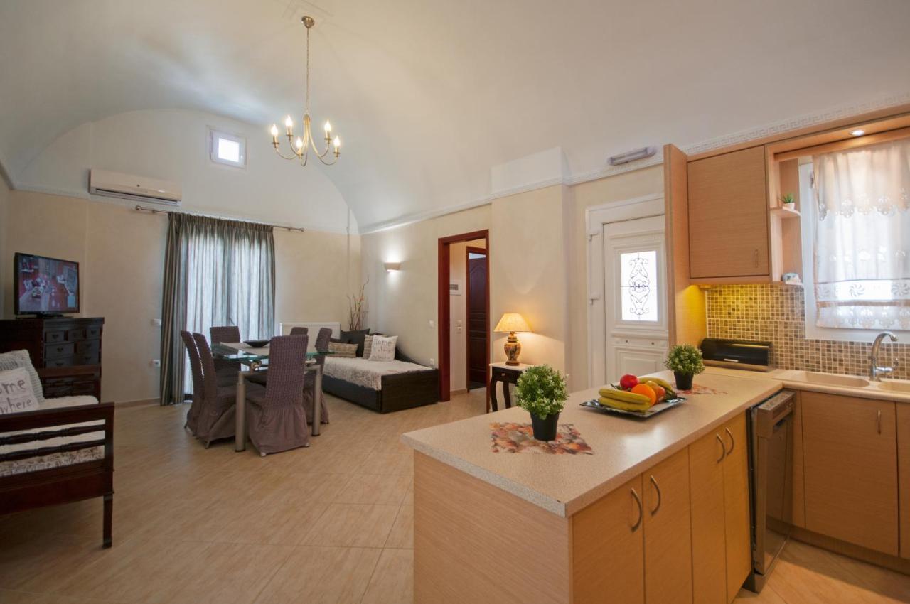 Veldi Art - Kamari Beach Apartment Тира Экстерьер фото