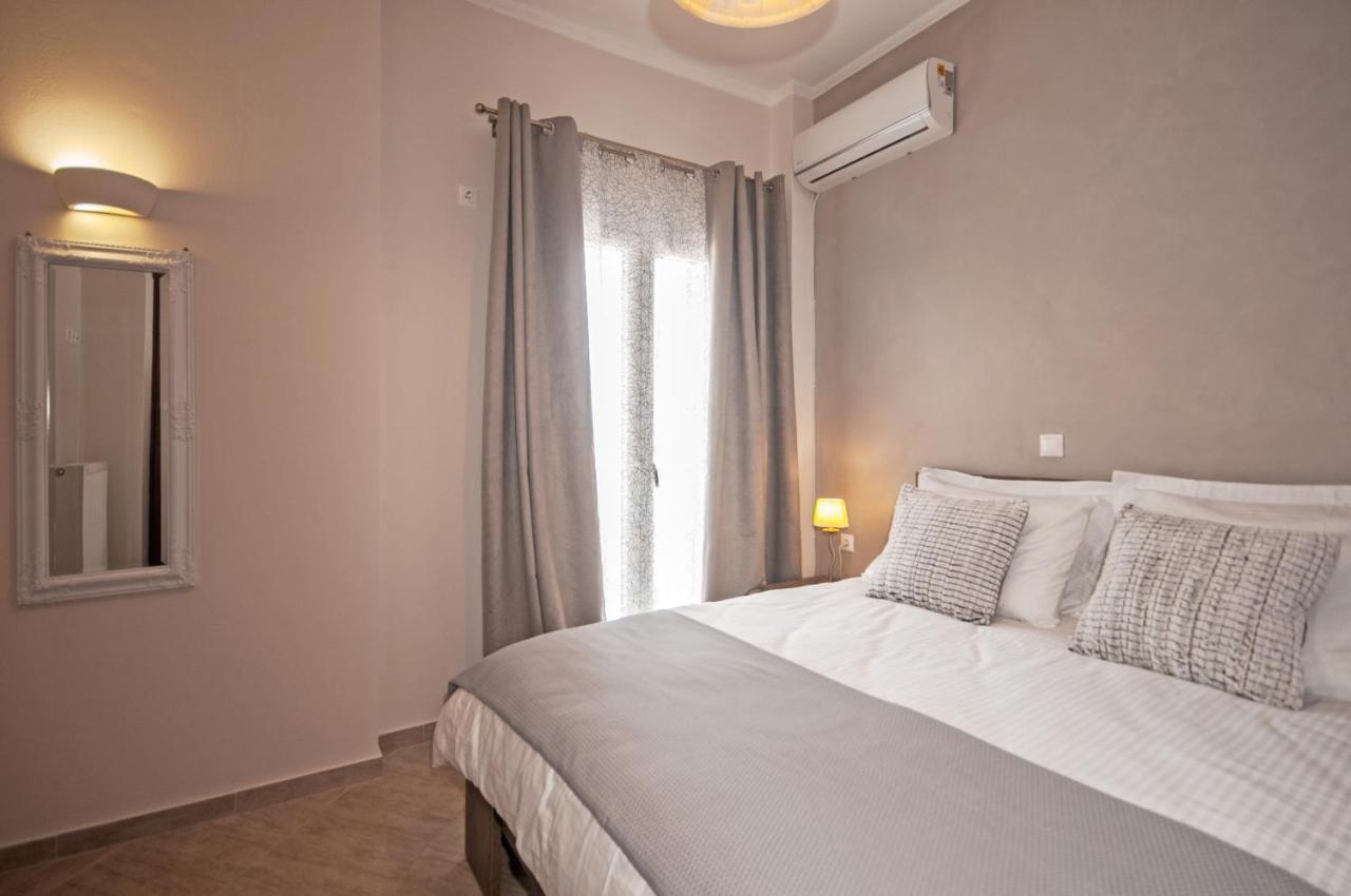 Veldi Art - Kamari Beach Apartment Тира Экстерьер фото