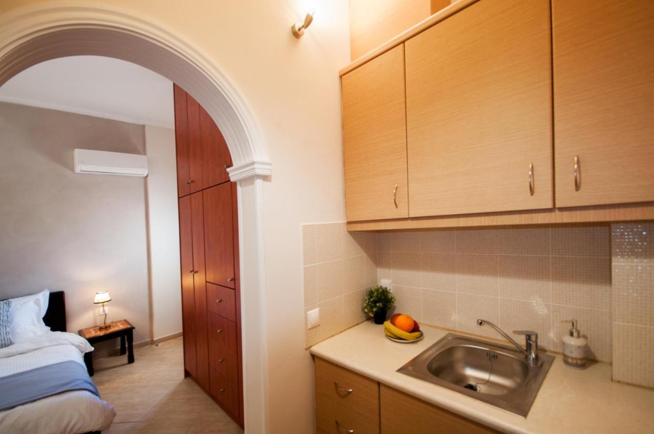 Veldi Art - Kamari Beach Apartment Тира Экстерьер фото